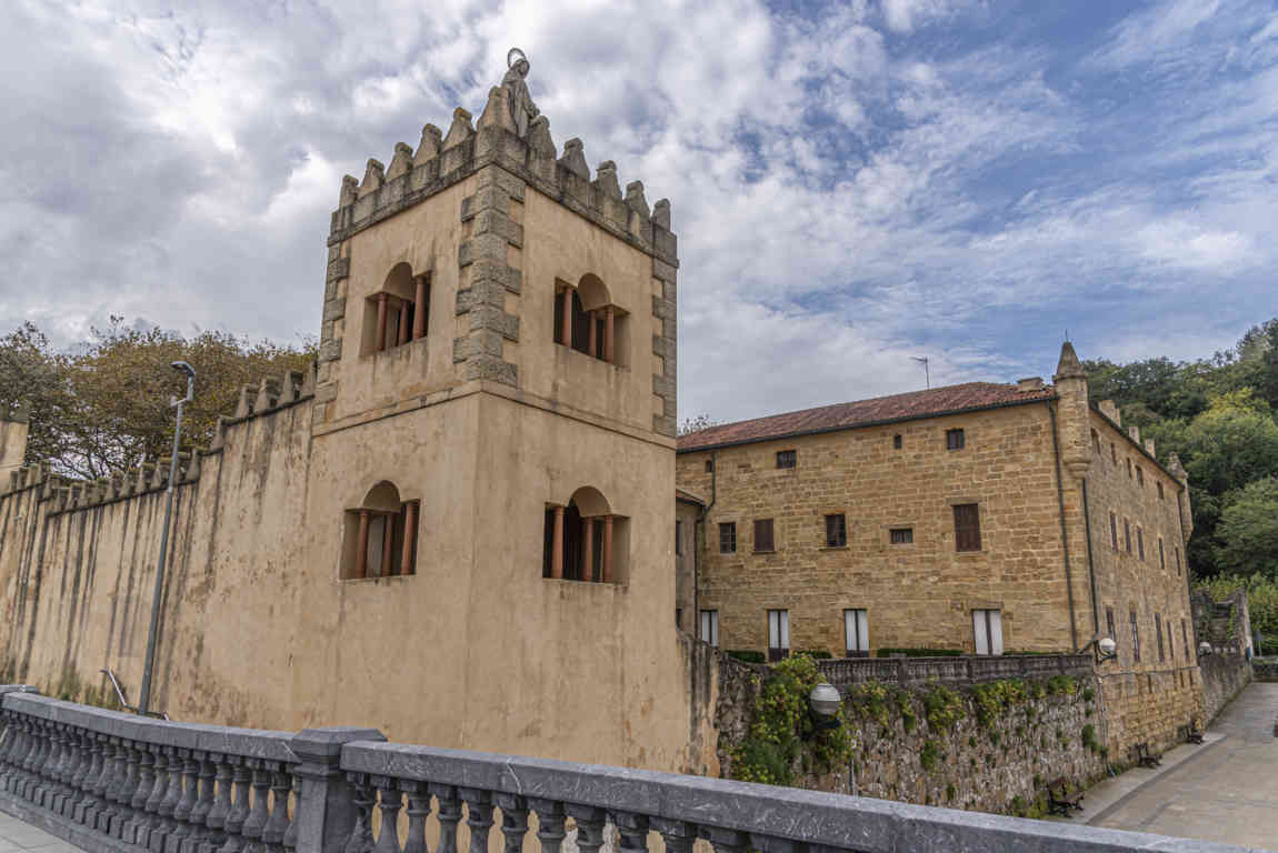Guipúzcoa - Zarautz 08 - palacio Narros.jpg